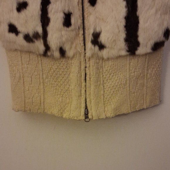 Stylish Women's Fur Vest - Cream and Brown - Picture 3 of 5